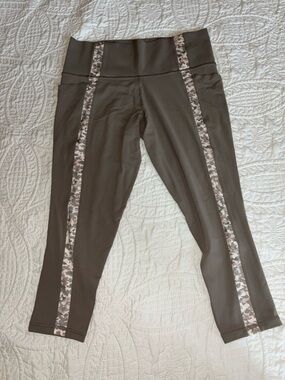 Athleta Salutation Stash Pocket Serene 7/8 Tight Leggings Gray Workout Pants 2XL